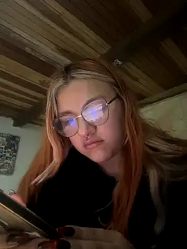 SophiaWeestt99 online show from October 15, 2025, 3:27 am