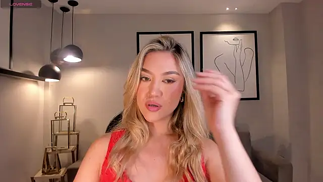 RebeccaHudson online show from December 17, 2025, 8:03 pm