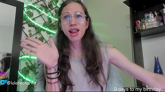 vodkadelulo online show from February 19, 2026, 8:33 am