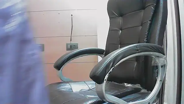 Snapshot of collage_hoty chatting on October 9, 2025, 4:29 pm collage hoty online show from October 9, 2025, 4:29 pm