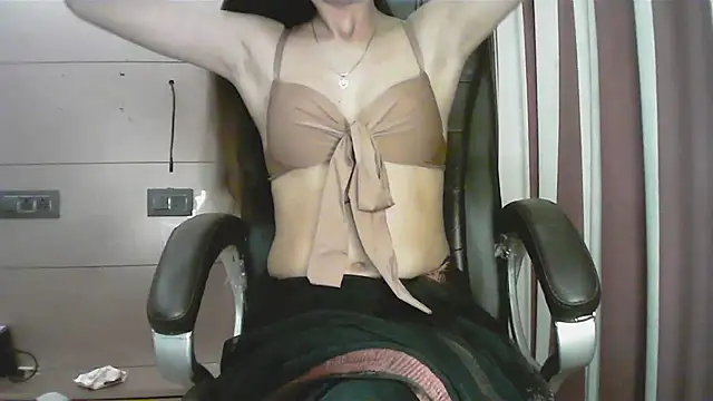 collage hoty online show from November 22, 2025, 4:50 pm