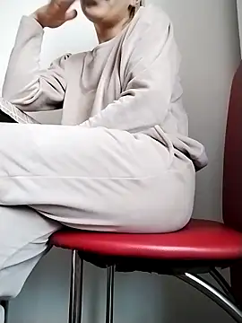 ladyrrr online show from October 25, 2025, 7:51 am