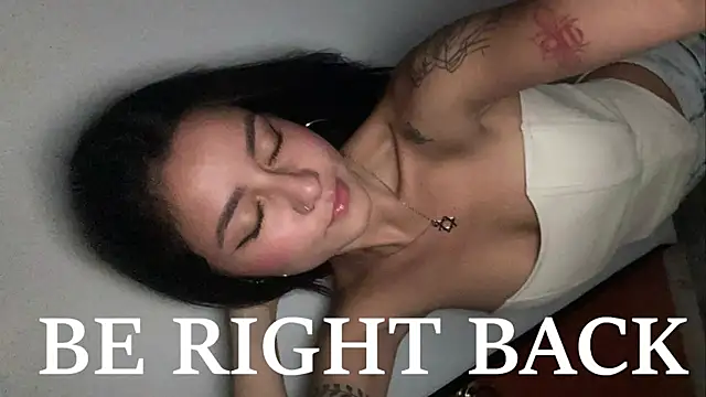 Hannah Barker online show from March 18, 2025, 1:44 pm