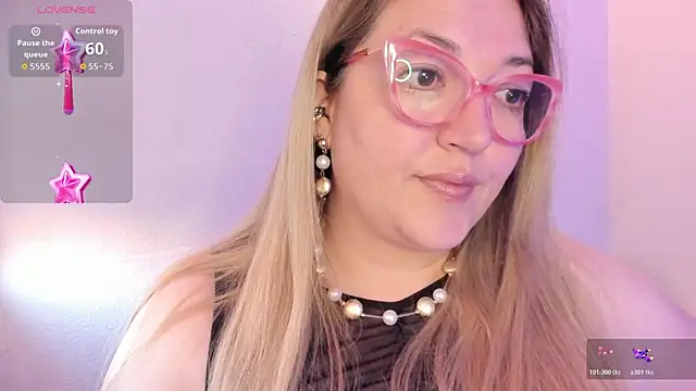 Naty Mature  online show from April 3, 2026, 6:25 pm