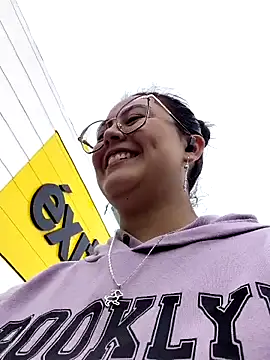 lara moon25 online show from October 29, 2025, 7:46 pm