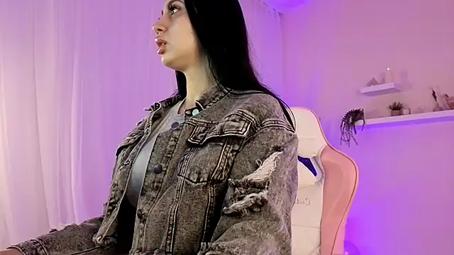 BetsyGonzale online show from April 19, 2026, 4:02 am