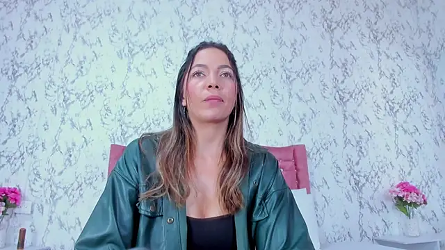 Mia Malkovaa  online show from November 28, 2025, 4:18 pm