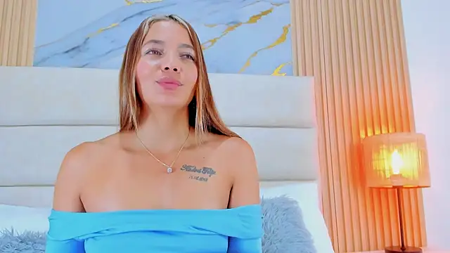 Mia Malkovaa  online show from April 10, 2026, 1:29 pm