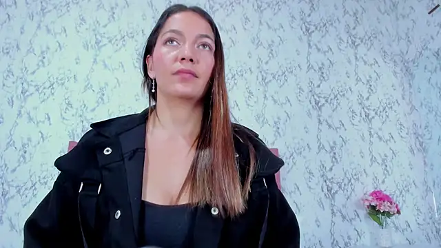 Mia Malkovaa  online show from December 18, 2025, 4:22 pm