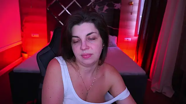 MirandaWong online show from September 25, 2025, 5:02 am