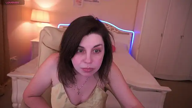 MirandaWong online show from February 24, 2025, 6:49 am