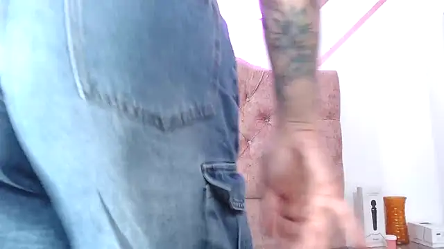 Snapshot of Kitten_Hot_ chatting on February 8, 2026, 4:59 pm Kitten Hot online show from February 8, 2026, 4:59 pm