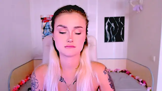  Ravenaa online show from October 5, 2025, 8:38 am