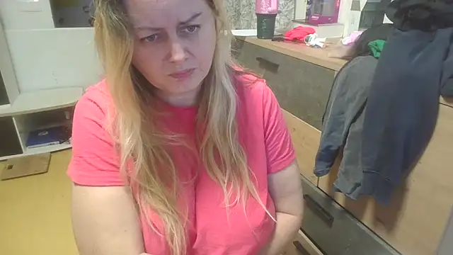 Snapshot of Meliss_Official9 chatting on February 23, 2026, 10:21 pm Meliss Official9 online show from February 23, 2026, 10:21 pm