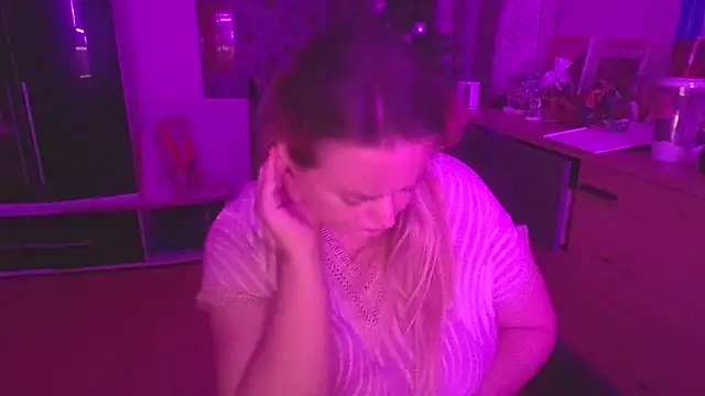 Meliss Official9 online show from December 16, 2025, 8:35 pm