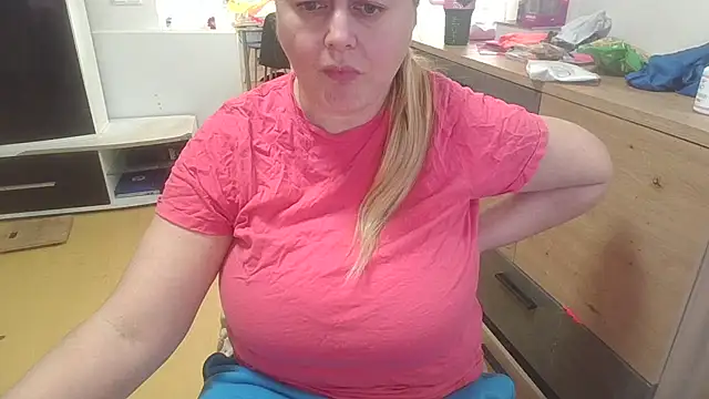 Snapshot of Meliss_Official9 chatting on February 21, 2026, 10:17 am Meliss Official9 online show from February 21, 2026, 10:17 am