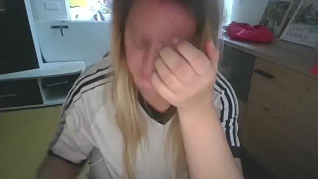 Meliss Official9 online show from November 25, 2025, 9:31 am