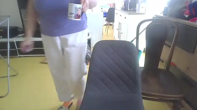 Snapshot of Meliss_Official9 chatting on February 12, 2026, 10:15 am Meliss Official9 online show from February 12, 2026, 10:15 am