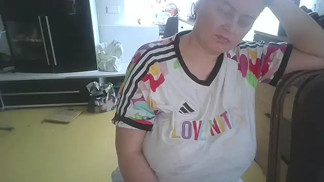 Snapshot of Meliss_Official9 chatting on February 9, 2026, 12:14 pm Meliss Official9 online show from February 9, 2026, 12:14 pm