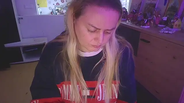 Meliss Official9 online show from December 5, 2025, 9:41 am