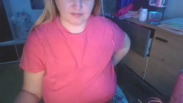 Snapshot of Meliss_Official9 chatting on February 13, 2026, 10:43 pm Meliss Official9 online show from February 13, 2026, 10:43 pm