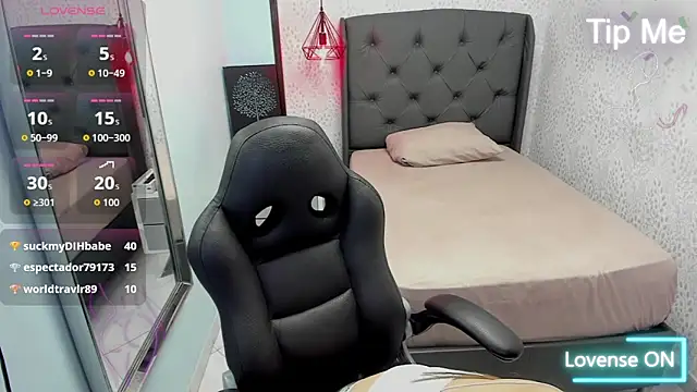 MAGNOLEROY online show from November 20, 2025, 7:47 pm