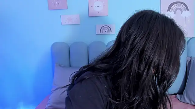 curvy rousi online show from October 4, 2025, 11:34 am