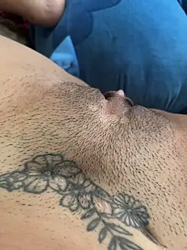 Snapshot of MARYADSUARD chatting on October 26, 2025, 5:02 pm MARYADSUARD online show from October 26, 2025, 5:02 pm