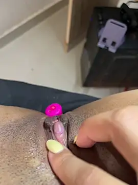 MARYADSUARD online show from April 17, 2026, 7:38 pm