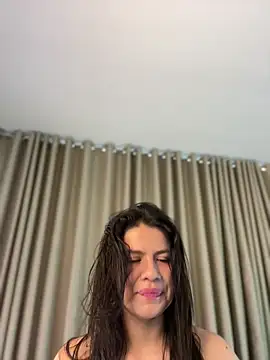 Snapshot of Alice_Biel chatting on June 20, 2026, 1:27 pm Alice Biel online show from June 20, 2026, 1:27 pm