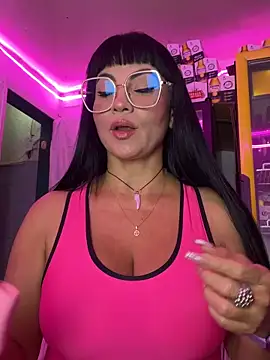 Hot beauty   online show from February 5, 2026, 3:02 am