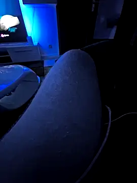 Warumnicht1980 online show from February 14, 2025, 5:51 am