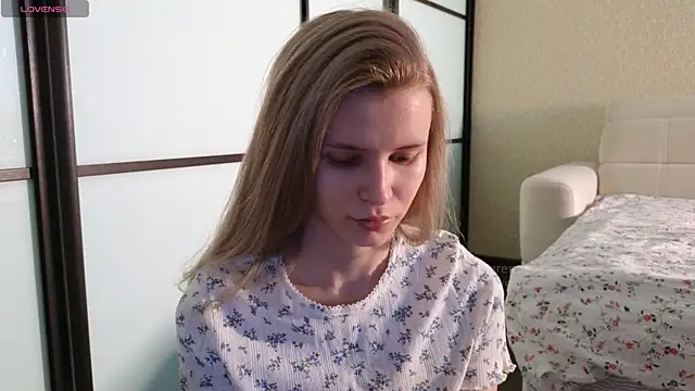 Snapshot of elsa_limerence chatting on March 12, 2025, 6:29 am elsa limerence online show from March 12, 2025, 6:29 am