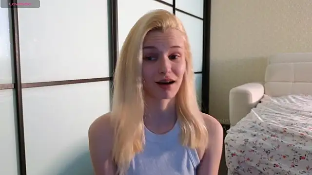 Snapshot of elsa_limerence chatting on March 4, 2025, 11:29 am elsa limerence online show from March 4, 2025, 11:29 am