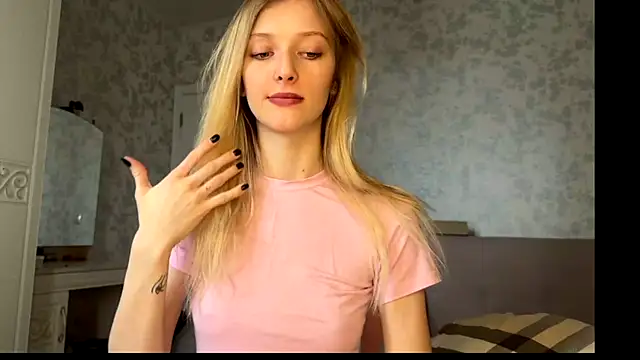 Evvie Summn1 online show from October 24, 2025, 7:40 am