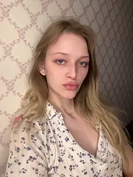 Evvie Summn1 online show from April 17, 2026, 3:04 pm