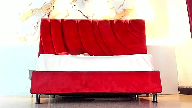 MAISE HILL1 online show from December 19, 2025, 1:46 pm