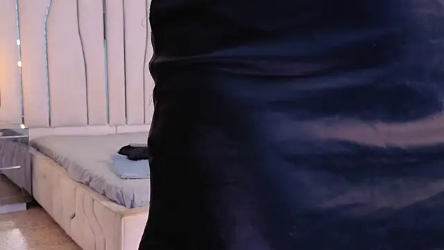 MAISE HILL1 online show from April 15, 2026, 1:15 pm