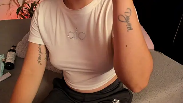 Serenity Day online show from September 24, 2025, 1:57 am