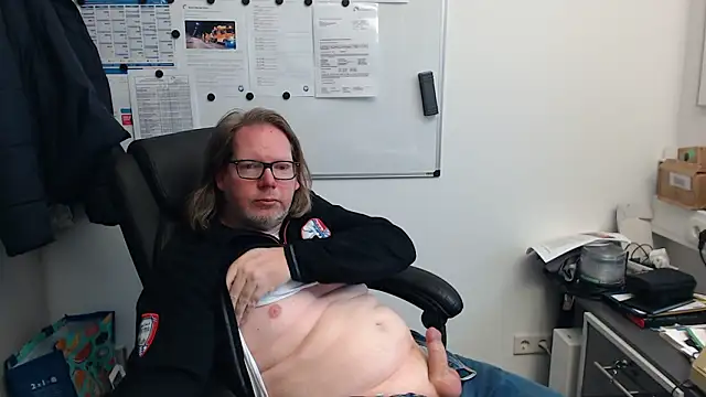 Snapshot of VSteph chatting on February 3, 2026, 12:21 pm VSteph online show from February 3, 2026, 12:21 pm