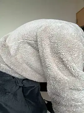 UKI06 online show from March 23, 2026, 5:07 am