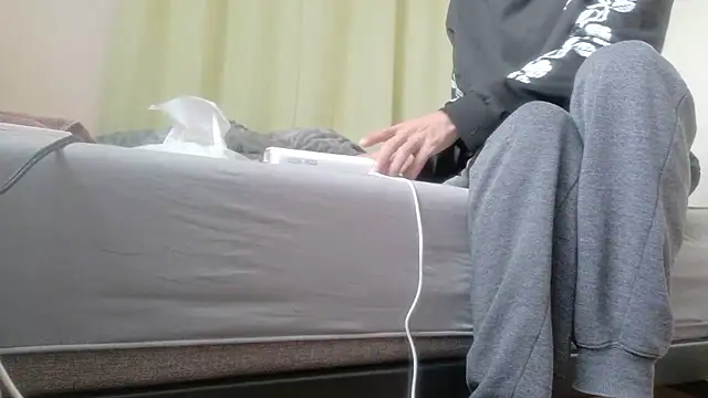 UKI06 online show from November 25, 2025, 4:35 am