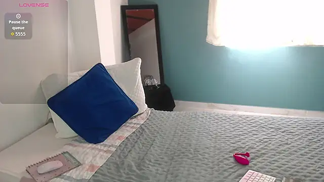 Mily Miley online show from October 22, 2025, 7:24 pm