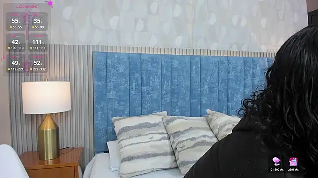 pretty sunlight  online show from November 19, 2025, 1:27 am