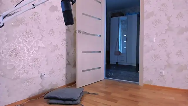  AsyaSweet online show from April 18, 2026, 6:38 am