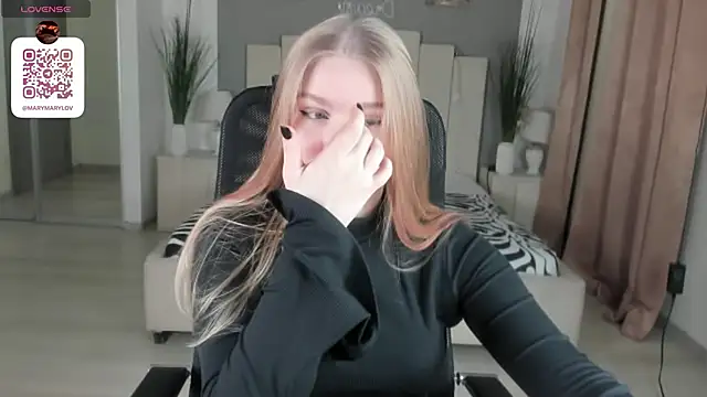 Snapshot of marydoji chatting on February 17, 2025, 5:25 am marydoji online show from February 17, 2025, 5:25 am