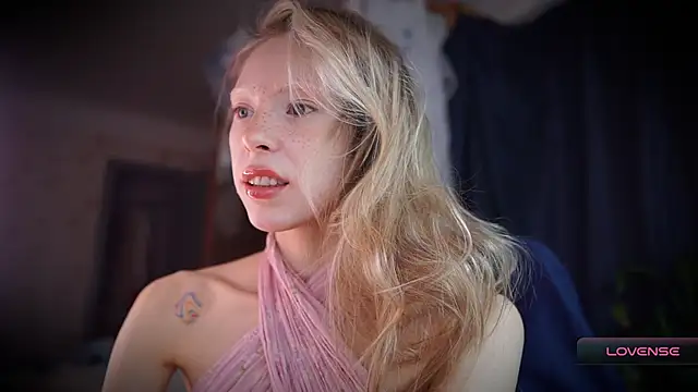 Snapshot of _Phantom_thread_ chatting on November 27, 2025, 9:43 am Phantom thread online show from November 27, 2025, 9:43 am