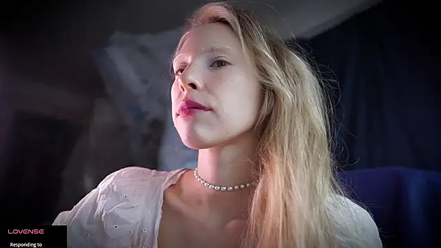 Snapshot of _Phantom_thread_ chatting on November 10, 2025, 10:53 am Phantom thread online show from November 10, 2025, 10:53 am