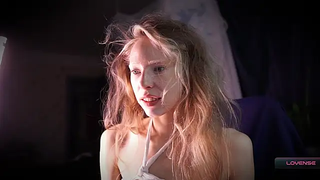 Snapshot of _Phantom_thread_ chatting on November 20, 2025, 8:59 am Phantom thread online show from November 20, 2025, 8:59 am