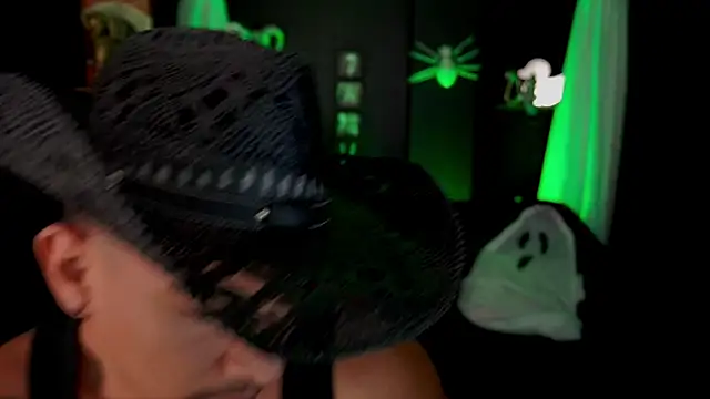 Aaronfox x online show from November 1, 2025, 12:28 am